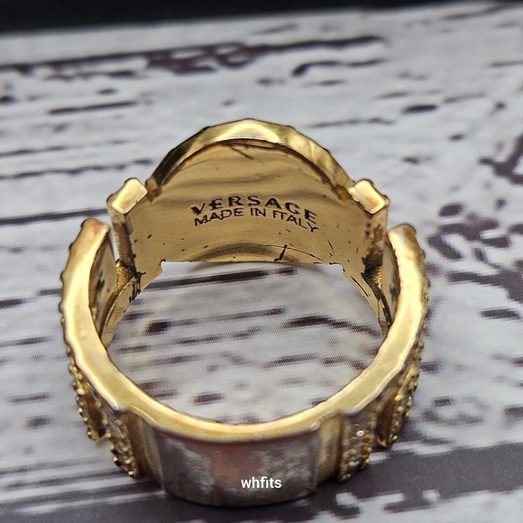 Vintage Versace Medusa gold tone and Rhinestone Ring with original box and tag - Picture 6 of 7